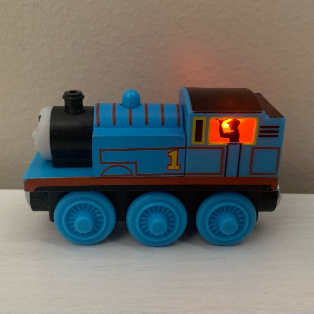 Thomas & Friends Wooden Railway Light-up Reveal THOMAS Train Engine 2012